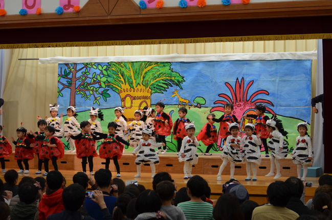 発表会 満３歳児 お遊戯 学校法人 米子みどり学園 米子みどり幼稚園